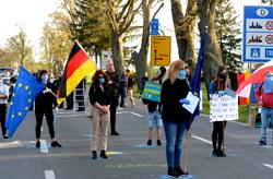 Hundreds protest against lockdown at Polish-German border