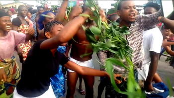 PHOTOS: Rage as Sapele protests lockdown