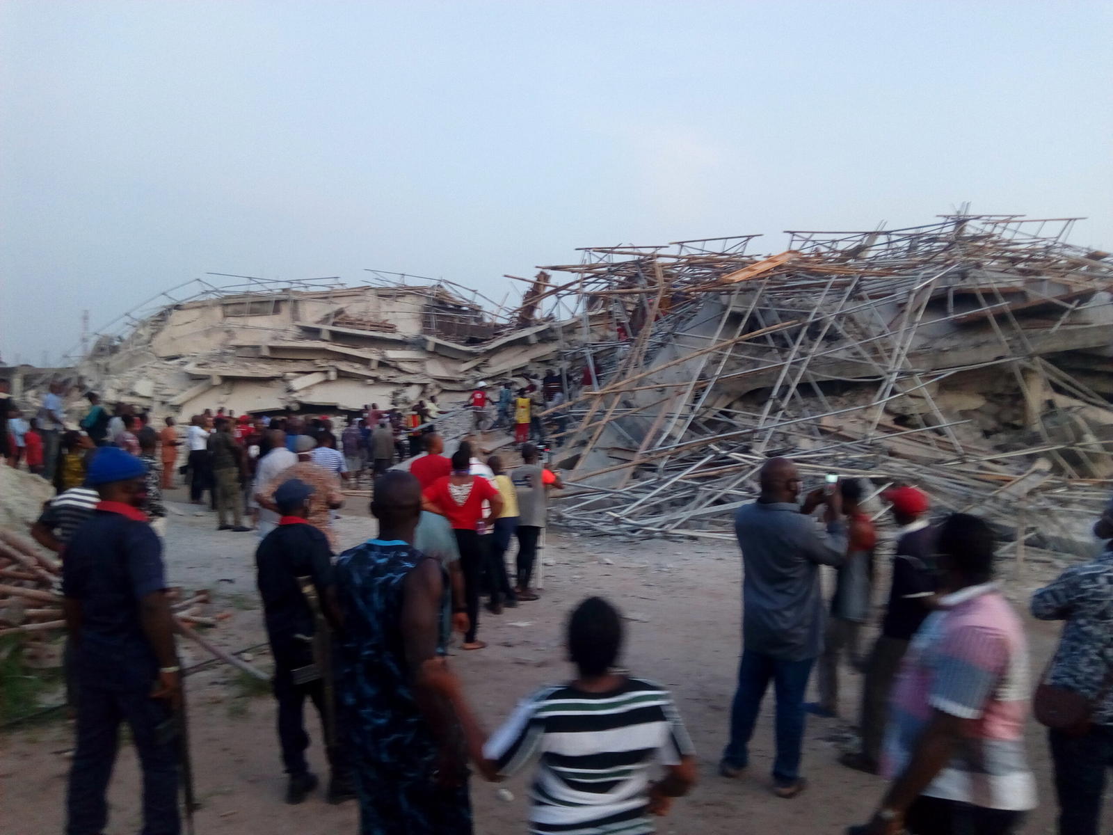 Imo, Collapsed building