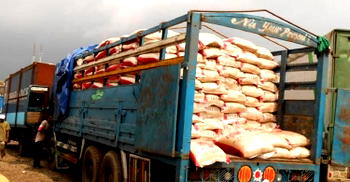 FG delivers 110 trucks of palliatives to Kano