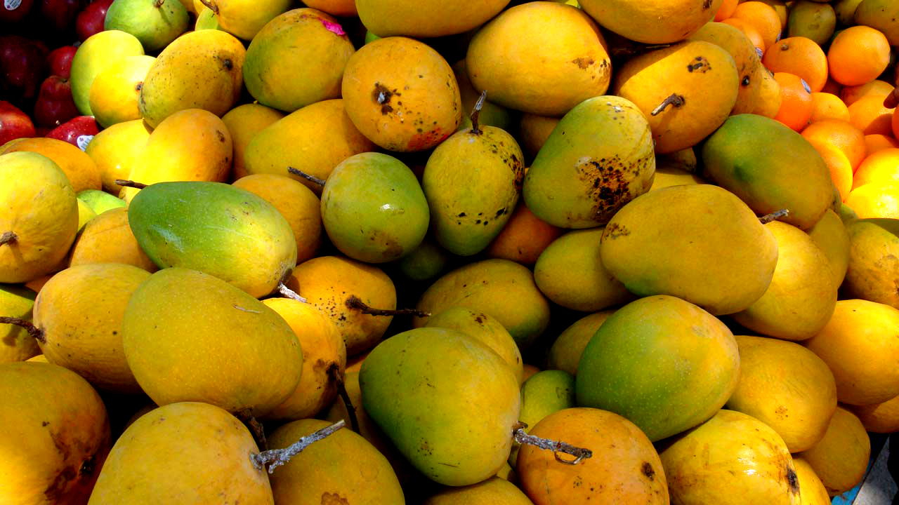 Enugu mango sellers decry low patronage as lockdown continues