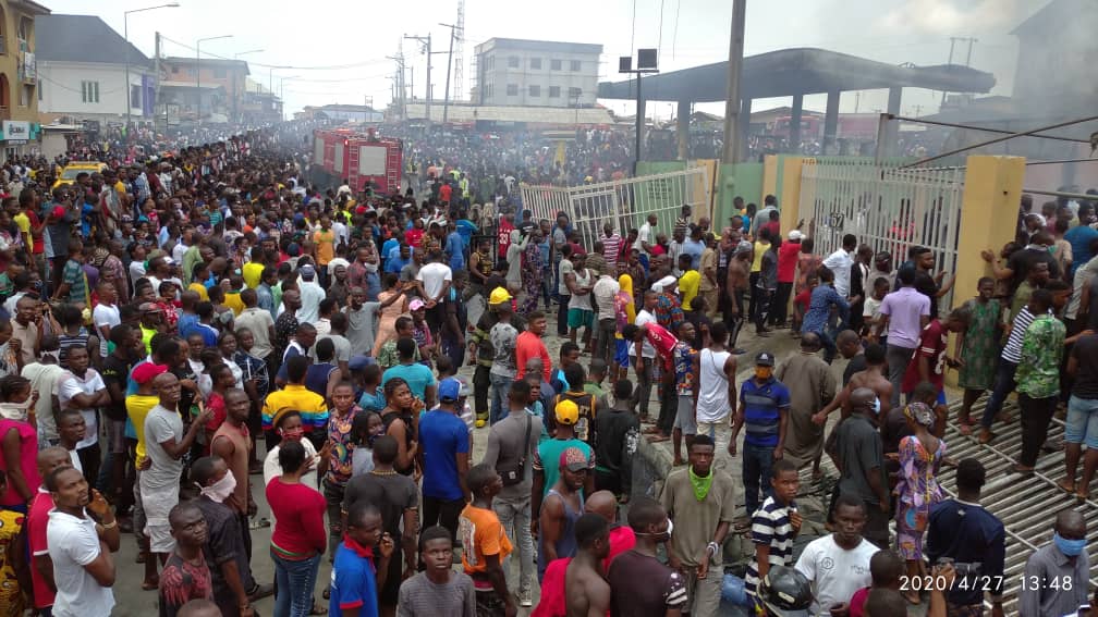 [Photos, Video]: Fire outbreak at NNPC College Road Ogba, Lagos