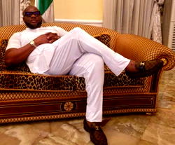 COVID-19 Palliative: Philanthropist distributes food items, cash to indigenes