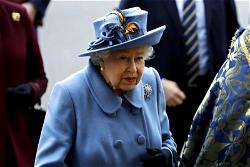 Queen Elizabeth to miss family Christmas over virus fears