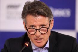 Coe dit qu'il sera 'dur' avec les athlètes cherchant à changer de nationalité