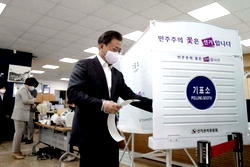 South Korea ruling party wins parliamentary majority
