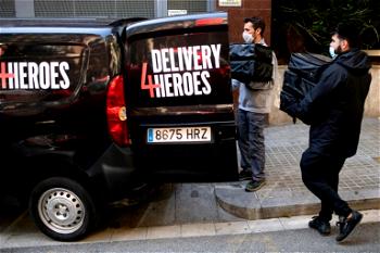 COVID-19: Spanish chefs, delivery companies dish out to health workers
