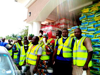 COVID-19: Senator Oloriegbe donates foodstuffs to residents of Kwara Central