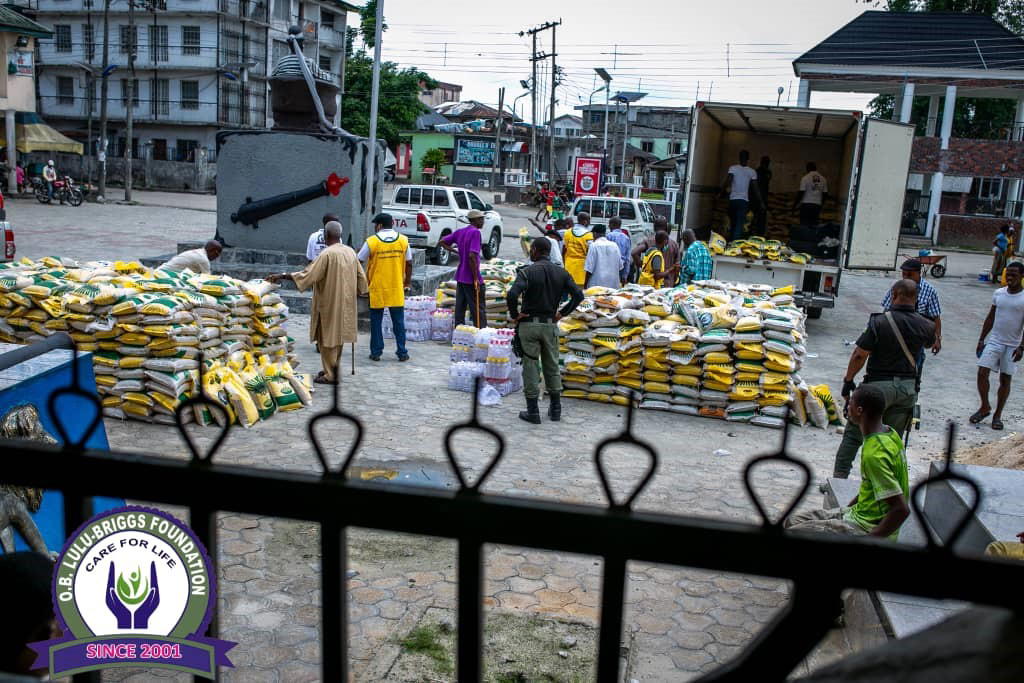 COVID-19: O. B. lulu-Briggs foundation distributes 5000 bags of rice, sanitisers to communities