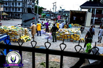COVID-19: O. B. lulu-Briggs foundation distributes 5000 bags of rice, sanitisers to communities