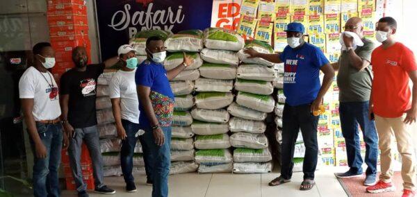 Lagos residents scramble for free foodstuff