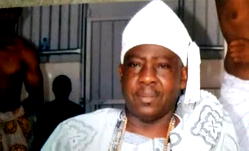 COVID-19: Ojora of Ijora distributes food items