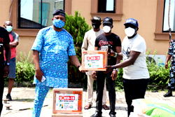 Market women, aged, others get palliative in Amuwo Odofin
