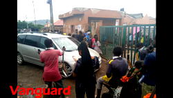 PHOTOS: Customers defy social distancing at Abuja fish market