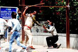Coronavirus spreads among Indian Police enforcing lockdown