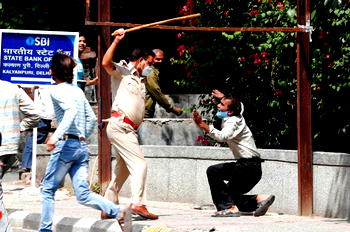 Coronavirus spreads among Indian Police enforcing lockdown