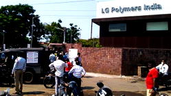 5 dead, 1000 in hospital after Indian gas leak