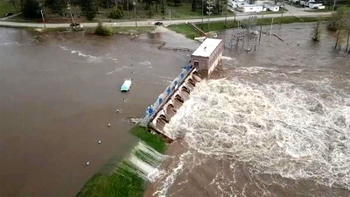 Michigan evacuates thousands residents as two dams fail in US