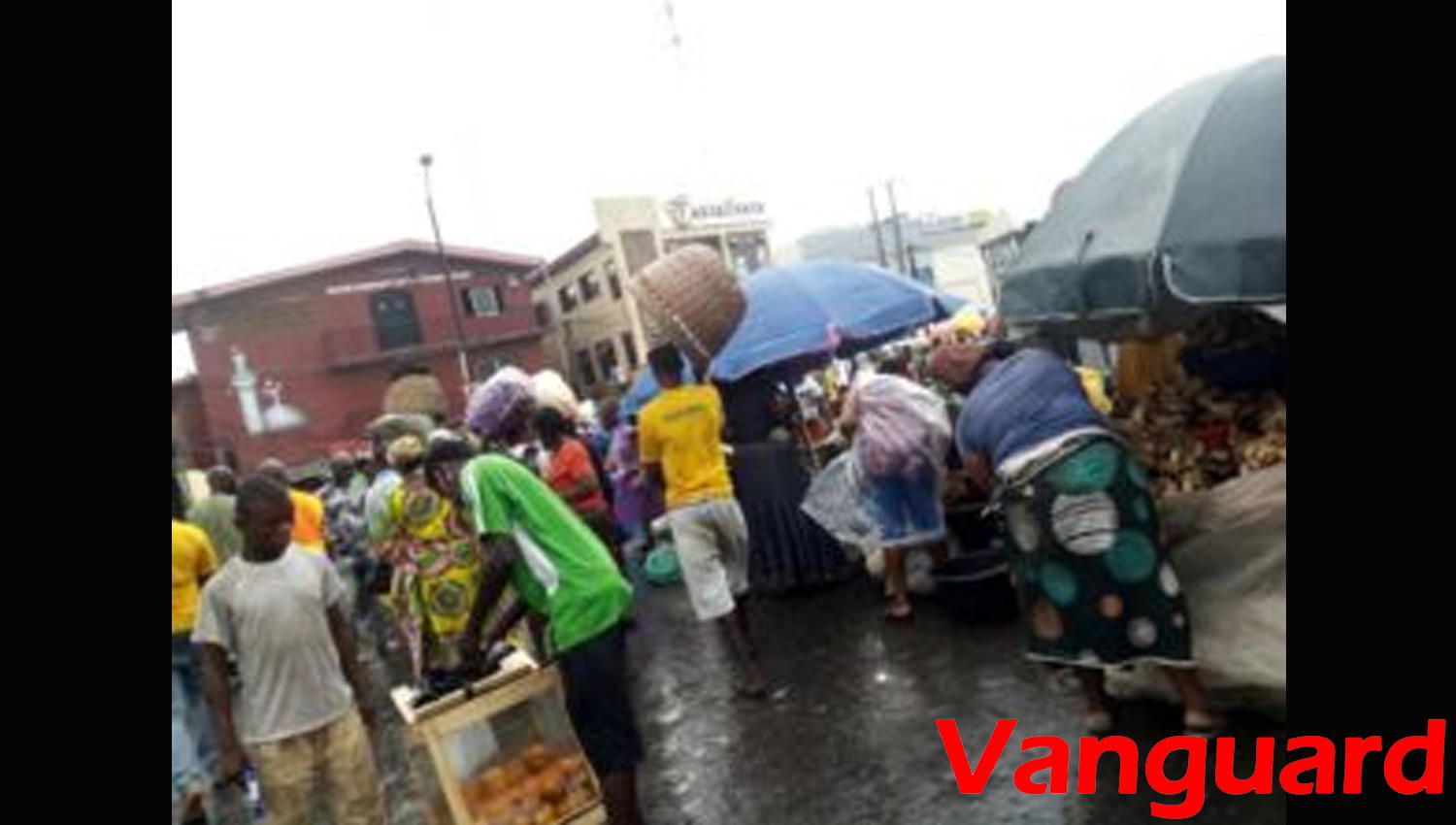 Day1 easing of Lockdown: Lagos residents flood roads, ignore social distancing