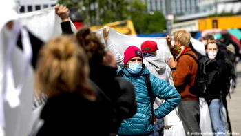 Thousands rally against Spain coronavirus response, urge PM to quit