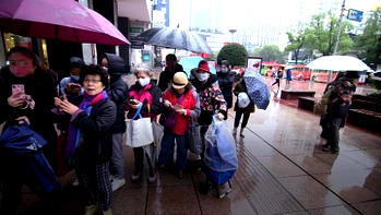 China’s city quarantines thousands over new coronavirus cluster