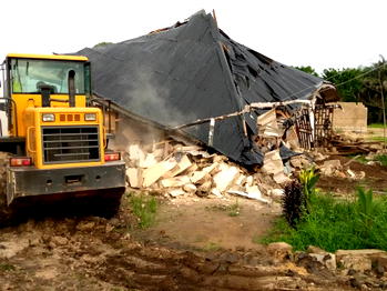 Ayade demolishes mini-estate owned by Kidnap kingpin in Calabar [Photos]