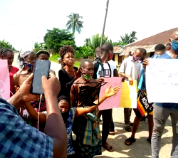 [ICYMI] Ogoni women go topless, vow full nude protest over detention of demolished hotel manager