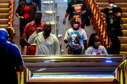 Hundreds line up for George Floyd’s memorial in Houston