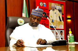 Niger governor presents appointment letter to new Emir of Kagara