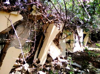 ENSG demolishes sinking three-storey building in Enugu
