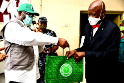 Emeka Offor donates medical equipment to FMC Jalingo, UITH