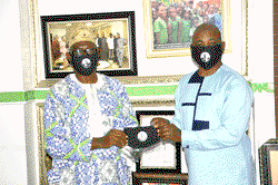 COVID-19: MC Oluomo donates face masks to journalists in Lagos