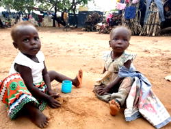 [Photos] Father’s Day: Children in IDP camp wait to reunite with their loved ones