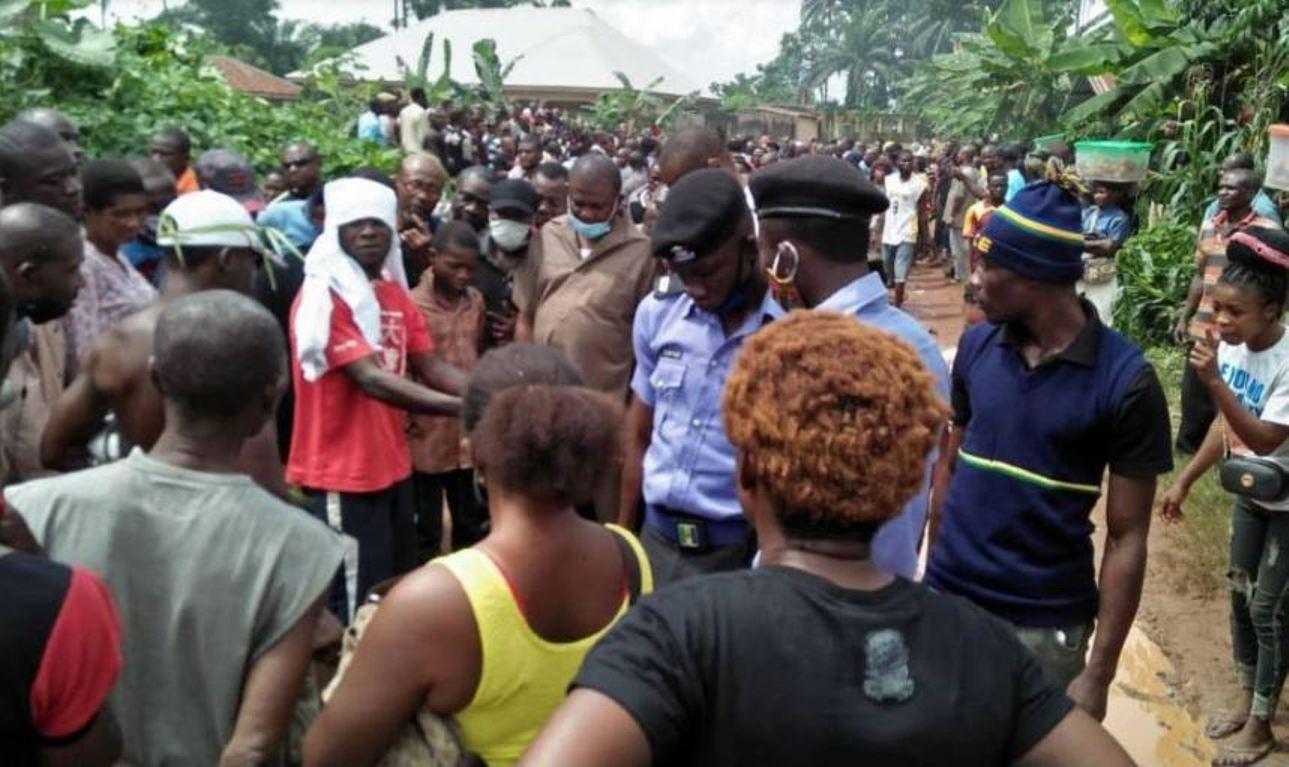 Alleged killings: 3 Houses set ablaze by angry villagers in Imo