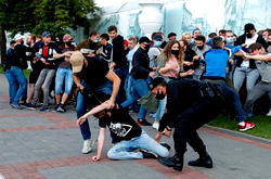 Belarus threatens protesters with criminal charges