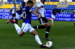 Gomez winner pulls Atalanta second in Serie A