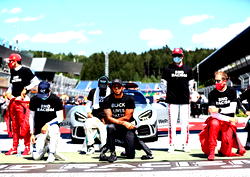 Hamilton leads majority of drivers in taking knee at Austrian GP