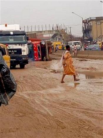 Motorists, residents decry deplorable condition of Lagos-Abeokuta Expressway