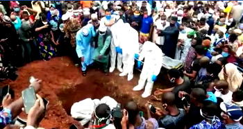 HAPPENING NOW: Late Ondo Commissioner buried amid tears, disobedience to social distancing order