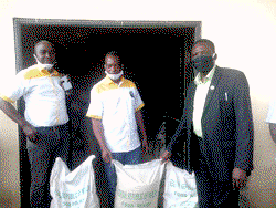 Lagos donates 15 trailers of grains to poultry farmers