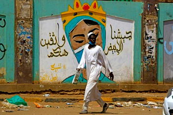 Sudan hands out cash to ease economic crunch