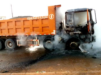 Mob sets truck ablaze as it crushes okada rider to death in Ogun