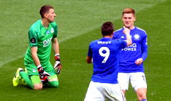 Leicester hitman Vardy nets 100th PL goal in 2-0 win over Crystal Palace