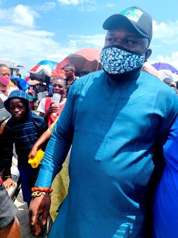 Scott Udu donates borehole to Ughelli communities
