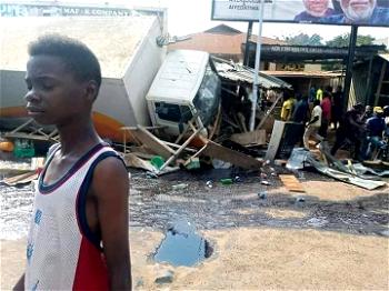 Sad Saturday as diesel truck crushes pregnant woman, her 2 children, 3 others to death in Ondo