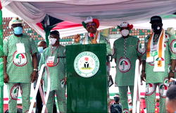 Akwa Ibom State Gov, Udom Emmanuel condoles Late APC Chairman’s Family