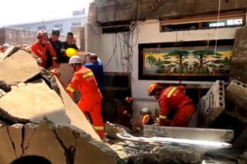 At least 17 dead in China restaurant collapse