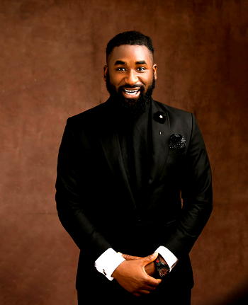 Artiste, Funbi Funbi comforts the less-privileged