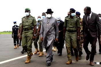 West African leaders add to pressure on Mali after coup
