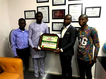 Dr Freeman Osonuga honored by congress of Nigerian youth